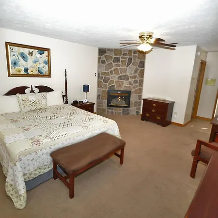 Hotel Bear Camp By The Night Pigeon Forge Esterno foto